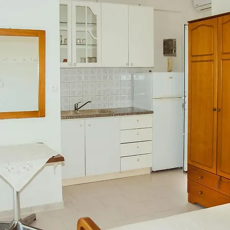 Ronzi Lägenhet Kamena Vourla