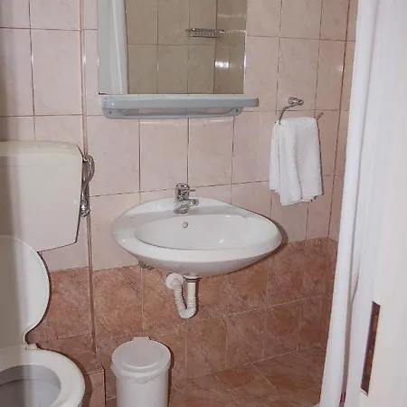 Ronzi Lägenhet Kamena Vourla