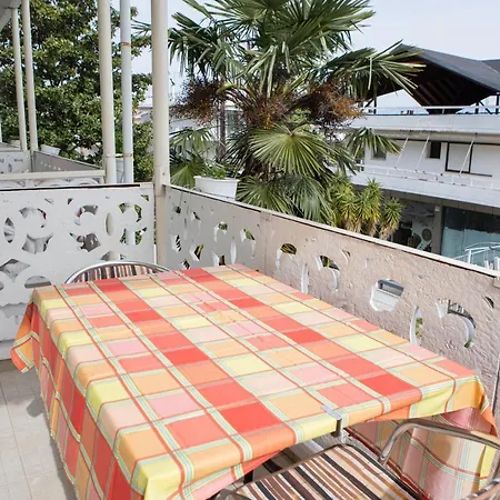 Ronzi Lägenhet Kamena Vourla