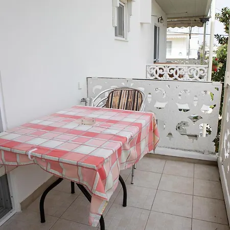 Ronzi * Kamena Vourla