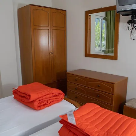 Ronzi * Kamena Vourla