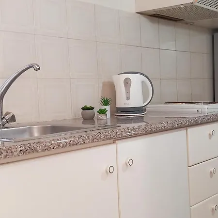 Ronzi Kamena Vourla